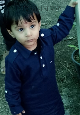 गोड खाणारा बाळ