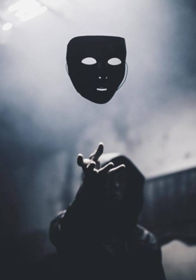 चेहरो के इस जंगल मे..