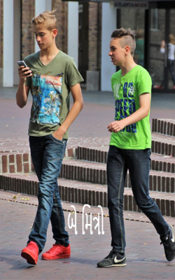 બે મિત્રો