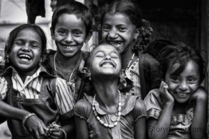 हंसते हुए अपने दिन की शुरुआत करिए,
हर ओर सुंदर मुस्कान का प्रभास करिए।
 खुशियों से खिल उठती है जिंदगी,
 हमेशा इसलिए सदा खुश रहने का प्रयास करिए।