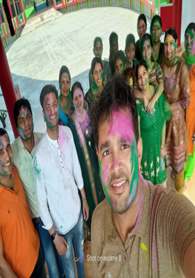 क्योंकि दोस्ती का रंग होता है