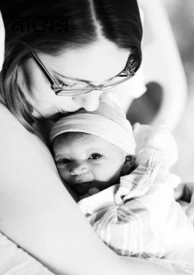 মায়ের স্পর্শ