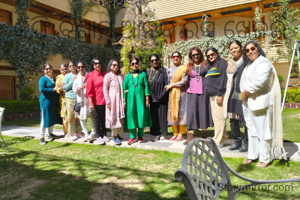 କଫି ବିଶ୍ରାମ ଆନନ୍ଦ ରସ ଖେଳଇ ଥାଏ!