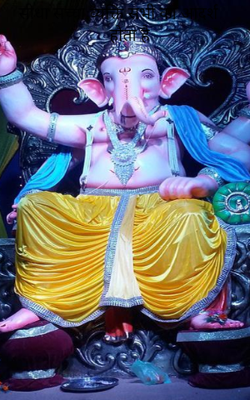 सीधा सच्चा व्यक्ति सभी का आदर्श होता है