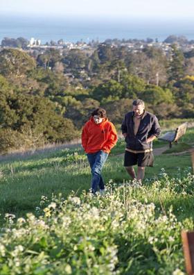 आता उरले ना दिस; ***