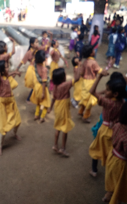 नाच रे पोरा ( विडंबन काव्य )