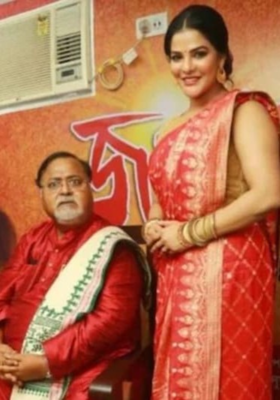 कैश क्वीन और राष्ट्र पत्नी