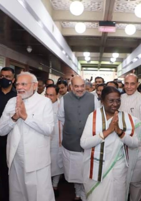 मुक्तक: अनुभव का कोई मोल नहीं