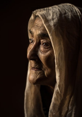 बूढ़ी मां