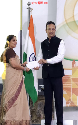 श्रृंगार हिंदी का।