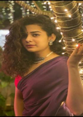 आधीच तुझे इतके सुंदर असणे