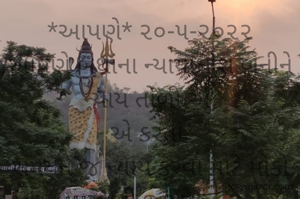 *આપણે* ૨૦-૫-૨૦૨૨
આપણે બધાંના ન્યાયાધીશ બનીને ન્યાય તોળી એ,
એ કરતાં 
સમયને જ ન્યાય કરવા માટે મોકો આપી જુઓ...
*ભાવના ભટ્ટ અમદાવાદ*
➖〰️➖〰️➖〰️➖〰️➖