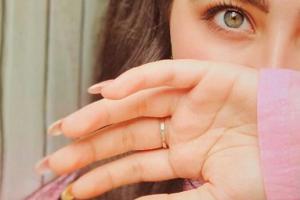 "വാക്കുകളാൽ പറഞ്ഞ കാര്യങ്ങളെക്കാൾ ശക്തിയുണ്ട് കണ്ണുകൾ കൊണ്ട് പറഞ്ഞവയ്ക്ക്. "