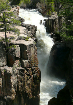পাহাড়ি ঝর্ণা