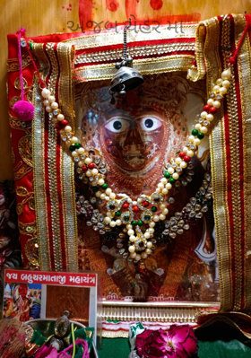 અજબ ચેહર મા