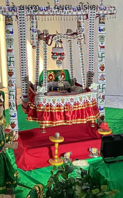 રે લાલજીને વ્હાલા હિંડોળા