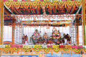 "ତୁମେ ବିଶ୍ବାସ କରୁଥିବା ବନ୍ଧୁ ଜଣକ ଯେତେବେଳେ ତୁମ ବିଶ୍ବାସ ରେ ବିଷ ଦିଏ ବନ୍ଧୁତା ଉପରେ ଆସ୍ଥା ତୁଟି ଯାଏ ।"