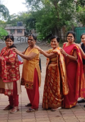 सारे काही लाल लाल