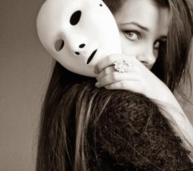 चेहरों पर चेहरे