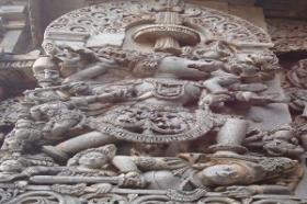 "खंडित मूर्ति "